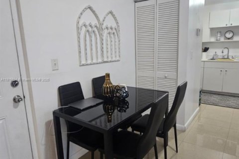 Appartement à louer à Miami, Floride: 2 chambres, 1563.92 m2 № 1777693 - photo 5