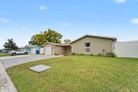 Casa en venta en New Port Richey, Florida, 2 dormitorios, 103.31 m2 № 2385647 - foto 3