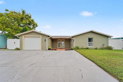 Casa en New Port Richey, Florida 2 dormitorios, 103.31 m2 № 2385647