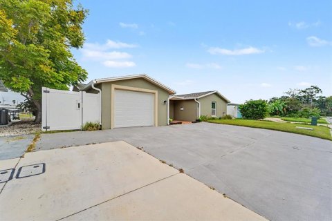 Casa en venta en New Port Richey, Florida, 2 dormitorios, 103.31 m2 № 2385647 - foto 2