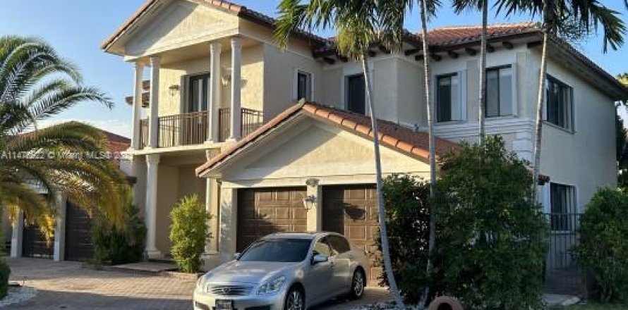 House in Cutler Bay, Florida 5 bedrooms, 438.22 sq.m. № 1984800
