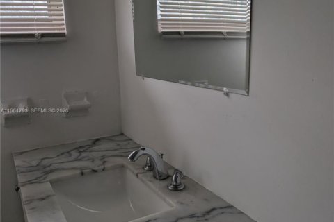 Снять в аренду квартиру в Норт-Майами, Флорида 2 спальни, 106.47м2, № 2024531 - фото 6