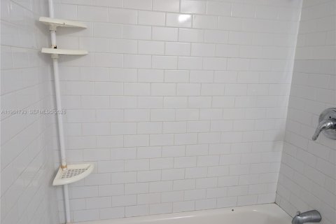 Снять в аренду квартиру в Норт-Майами, Флорида 2 спальни, 106.47м2, № 2024531 - фото 13