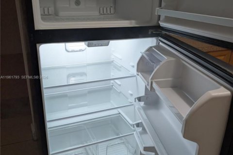 Снять в аренду квартиру в Норт-Майами, Флорида 2 спальни, 106.47м2, № 2024531 - фото 3