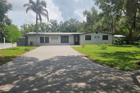 House in Tampa, Florida 4 bedrooms, 156.45 sq.m. № 2275439