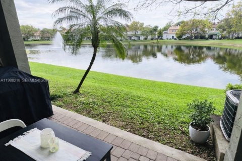 Townhouse in Miramar, Florida 3 bedrooms, 121.33 sq.m. № 2062836 - photo 5