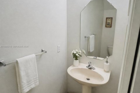 Townhouse in Miramar, Florida 3 bedrooms, 121.33 sq.m. № 2062836 - photo 6