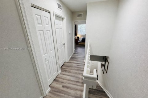 Townhouse in Miramar, Florida 3 bedrooms, 121.33 sq.m. № 2062836 - photo 8