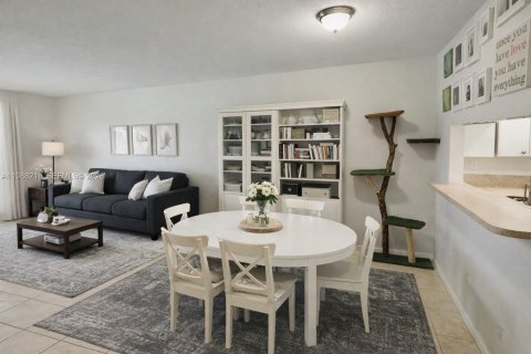 Townhouse in Miramar, Florida 3 bedrooms, 121.33 sq.m. № 2062836 - photo 3