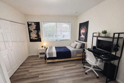 Townhouse in Miramar, Florida 3 bedrooms, 121.33 sq.m. № 2062836 - photo 10