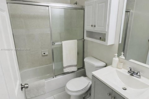 Townhouse in Miramar, Florida 3 bedrooms, 121.33 sq.m. № 2062836 - photo 15