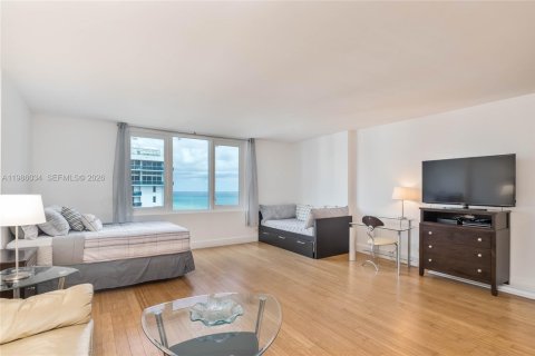 Condo in Miami Beach, Florida  № 2053112 - photo 2