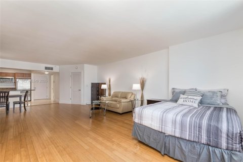 Condo in Miami Beach, Florida  № 2053112 - photo 9