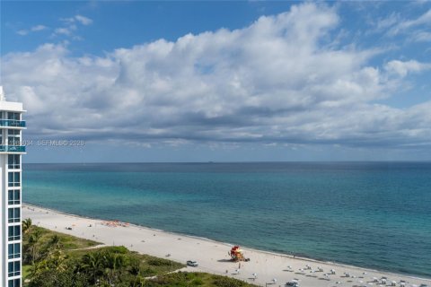 Condo in Miami Beach, Florida  № 2053112 - photo 8