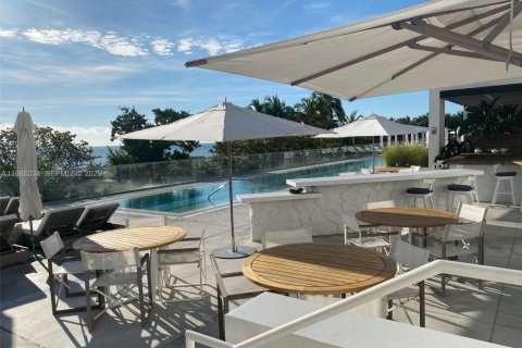 Condo in Miami Beach, Florida  № 2053112 - photo 27