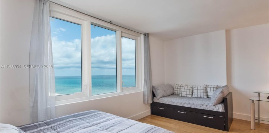 Studio in the Condo in Miami Beach, Florida  № 2053112