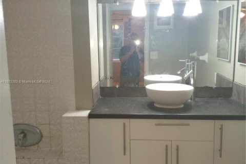 Купить кондоминиум в Уилтон-Мэнорс, Флорида 1 спальня, 69.68м2, № 1699325 - фото 8