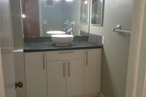 Купить кондоминиум в Уилтон-Мэнорс, Флорида 1 спальня, 69.68м2, № 1699325 - фото 7