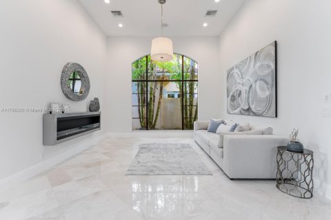 House in Boca Raton, Florida 4 bedrooms, 316.98 sq.m. № 1737479 - photo 17