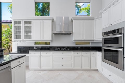 House in Boca Raton, Florida 4 bedrooms, 316.98 sq.m. № 1737479 - photo 8