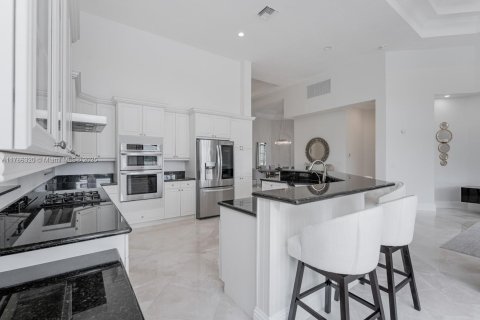 House in Boca Raton, Florida 4 bedrooms, 316.98 sq.m. № 1737479 - photo 10