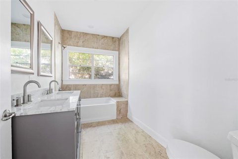 House in Winter Haven, Florida 3 bedrooms, 126.44 sq.m. № 1601949 - photo 29