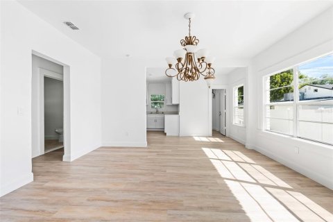 House in Winter Haven, Florida 3 bedrooms, 126.44 sq.m. № 1601949 - photo 6