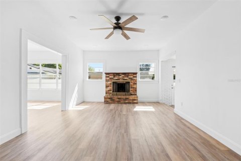 House in Winter Haven, Florida 3 bedrooms, 126.44 sq.m. № 1601949 - photo 5