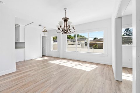 House in Winter Haven, Florida 3 bedrooms, 126.44 sq.m. № 1601949 - photo 9