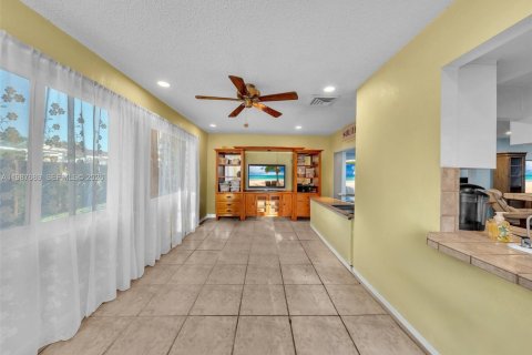 House in Pembroke Pines, Florida 3 bedrooms, 158.68 sq.m. № 2048969 - photo 29