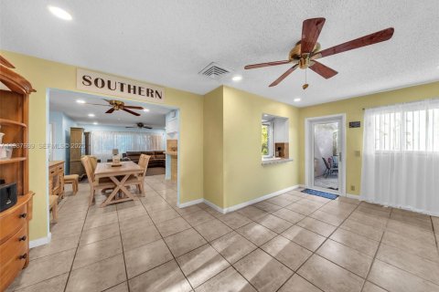 House in Pembroke Pines, Florida 3 bedrooms, 158.68 sq.m. № 2048969 - photo 28