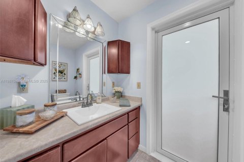 House in Pembroke Pines, Florida 3 bedrooms, 158.68 sq.m. № 2048969 - photo 25