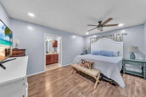 House in Pembroke Pines, Florida 3 bedrooms, 158.68 sq.m. № 2048969 - photo 18