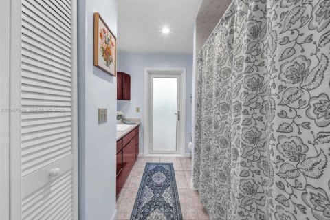 House in Pembroke Pines, Florida 3 bedrooms, 158.68 sq.m. № 2048969 - photo 23