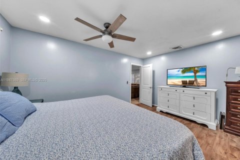 House in Pembroke Pines, Florida 3 bedrooms, 158.68 sq.m. № 2048969 - photo 19