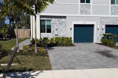 Adosado en Homestead, Florida 4 dormitorios, 166.3 m2 № 2080778