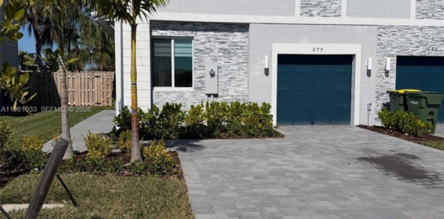 Adosado en Homestead, Florida 4 dormitorios, 166.3 m2 № 2080778
