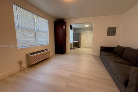 Apartment in Hollywood, Florida 1 bedroom, 43.57 sq.m. № 2075009 - photo 8