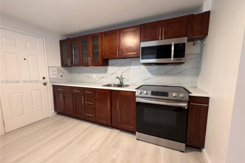 Apartment in Hollywood, Florida 1 bedroom, 43.57 sq.m. № 2075009 - photo 12