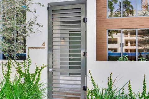 Townhouse in Tampa, Florida 3 bedrooms, 334.91 sq.m. № 1613537 - photo 3
