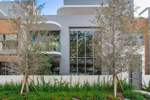 Townhouse in Tampa, Florida 3 bedrooms, 334.91 sq.m. № 1613537 - photo 1