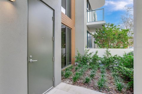 Townhouse in Tampa, Florida 3 bedrooms, 334.91 sq.m. № 1613537 - photo 7