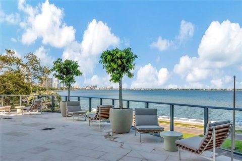 Townhouse in Tampa, Florida 3 bedrooms, 334.91 sq.m. № 1613537 - photo 25