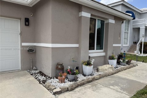 House in Margate, Florida 3 bedrooms, 111.02 sq.m. № 2063370 - photo 7