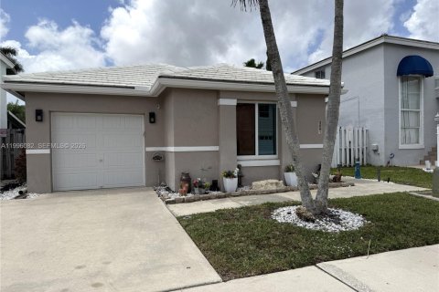 House in Margate, Florida 3 bedrooms, 111.02 sq.m. № 2063370 - photo 6