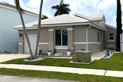 House in Margate, Florida 3 bedrooms, 111.02 sq.m. № 2063370 - photo 9