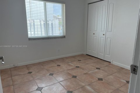 House in Margate, Florida 3 bedrooms, 111.02 sq.m. № 2063370 - photo 26