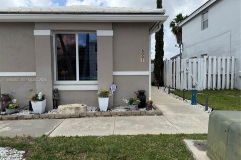 House in Margate, Florida 3 bedrooms, 111.02 sq.m. № 2063370 - photo 8
