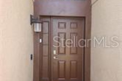 Casa en venta en Kissimmee, Florida, 4 dormitorios, 150.69 m2 № 1909032 - foto 2