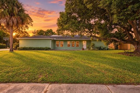 House in Orlando, Florida 3 bedrooms, 209.87 sq.m. № 2376663